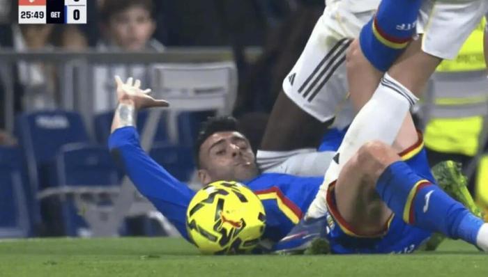 NBA直播-耻辱！吕迪格这动作竟安然无恙？伯纳乌18年神迹夜，毁于一个漏判